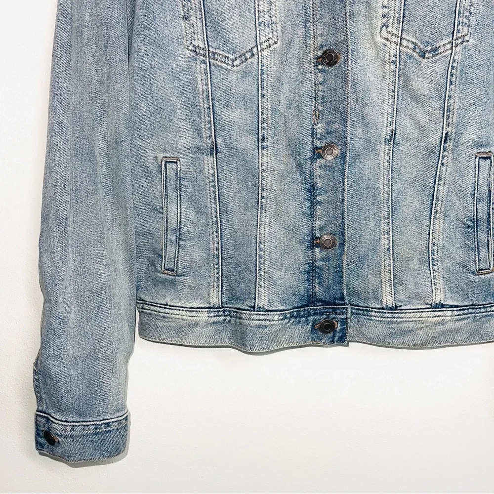 Maurices Medium Sandblast Wash Vintage Destructed Denim Jacket Medium Women’s - Picture 5 of 12